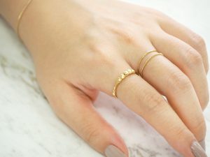 上品なレイヤードリング
