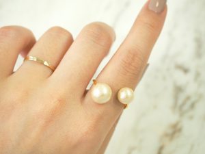 インパクトを強調したレイヤードリング