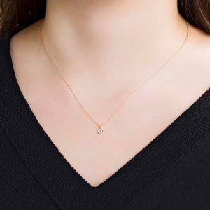 キュービックジルコのネックレス