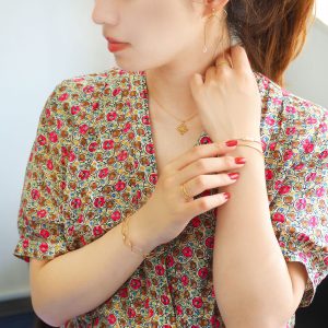 女性らしいフェミニンなアクセサリー